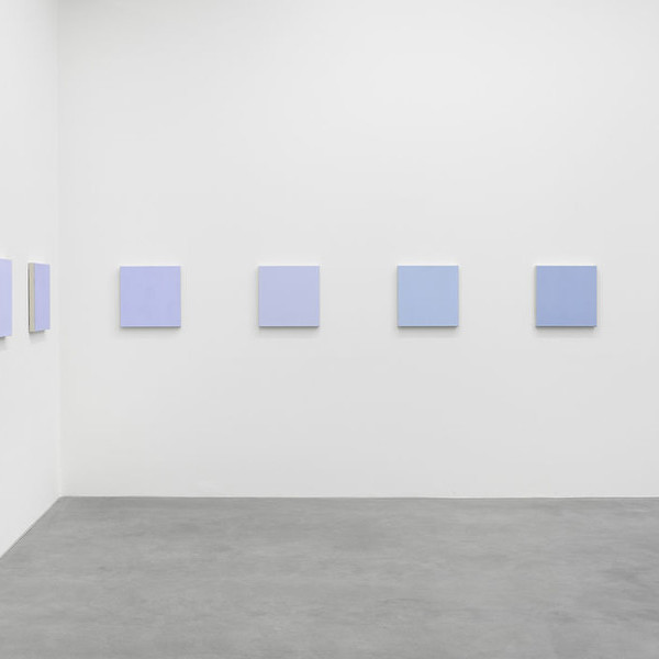 Marcia Hafif, Scumble Blue, 10-teilig, 2009, Foto Bernhard Strauss